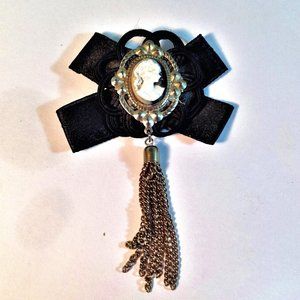 Vintage Mourning Cameo Brooch Pin